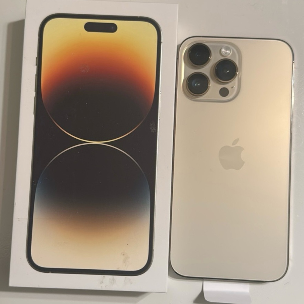 Apple iPhone in Elegant Gold